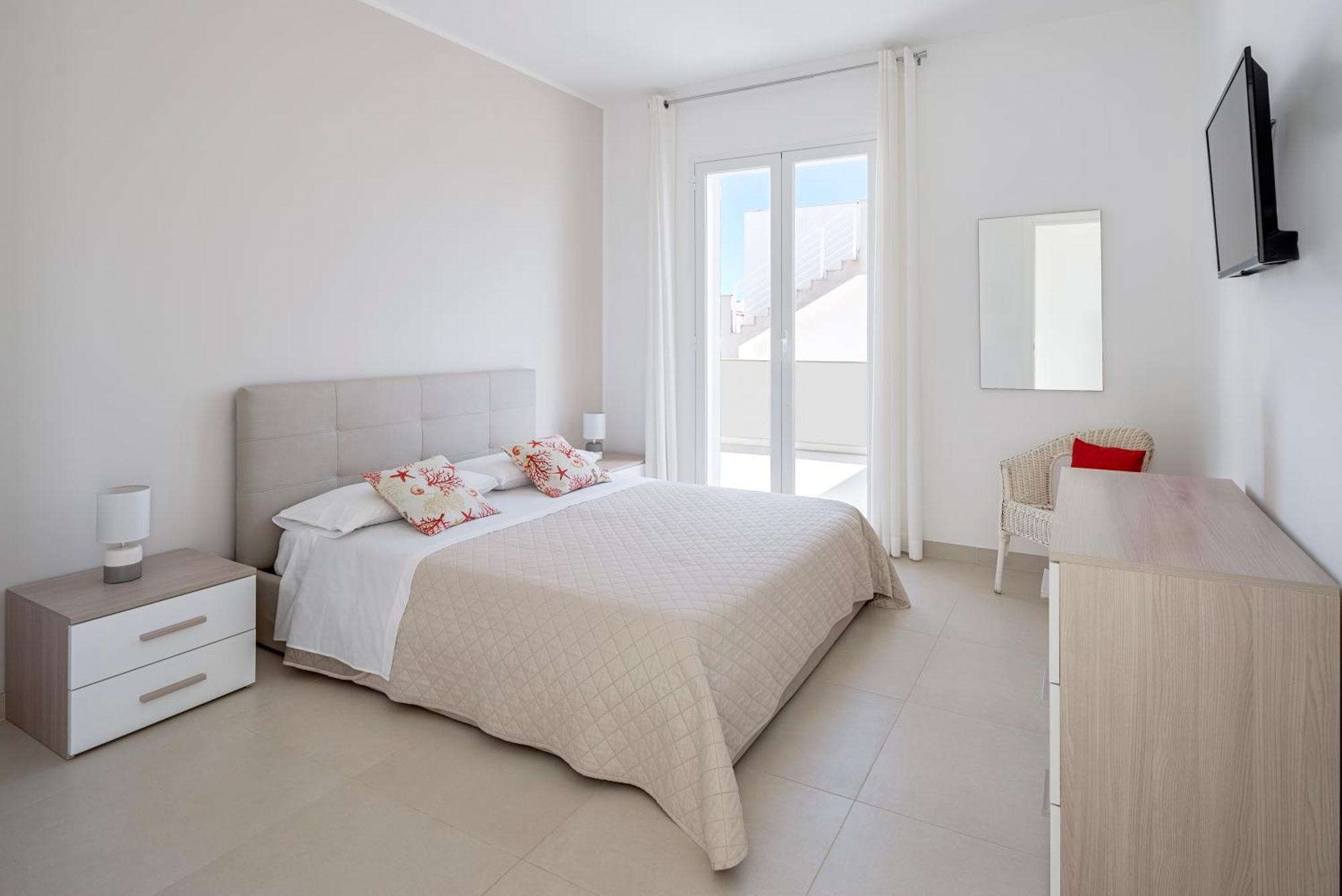 Dolcevitasuites - Modern 3 Bdr Villa In S. Lorenzo Рейтани Экстерьер фото
