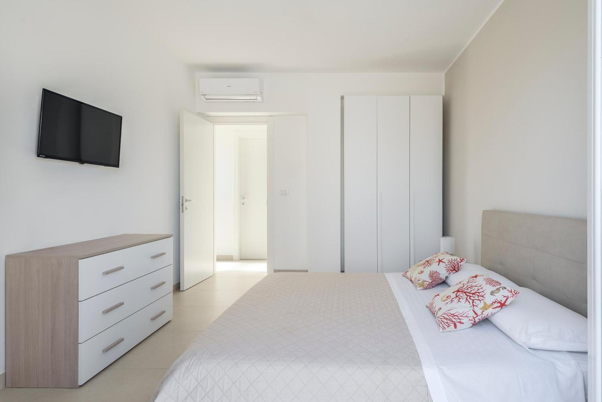 Dolcevitasuites - Modern 3 Bdr Villa In S. Lorenzo Рейтани Экстерьер фото