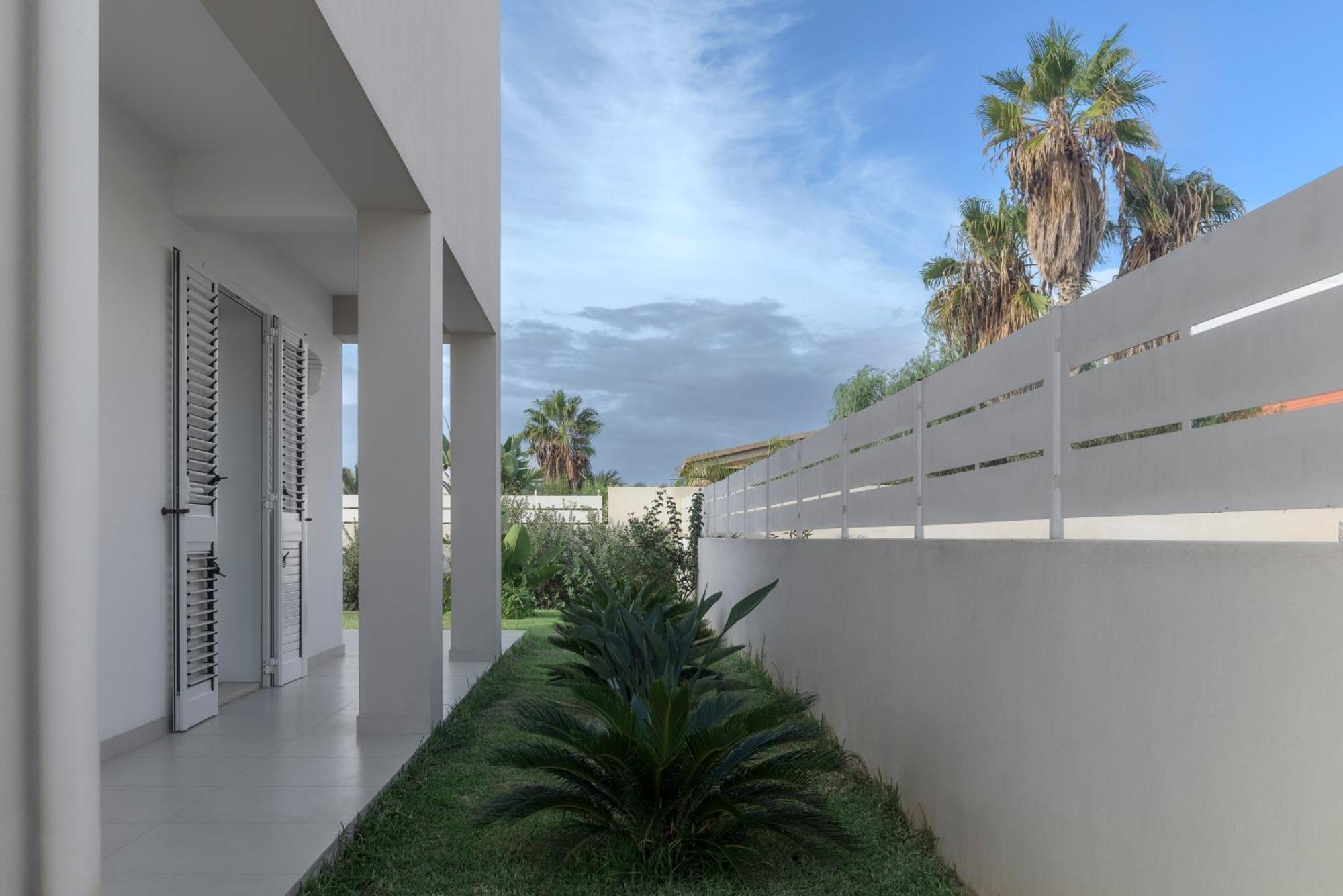 Dolcevitasuites - Modern 3 Bdr Villa In S. Lorenzo Рейтани Экстерьер фото