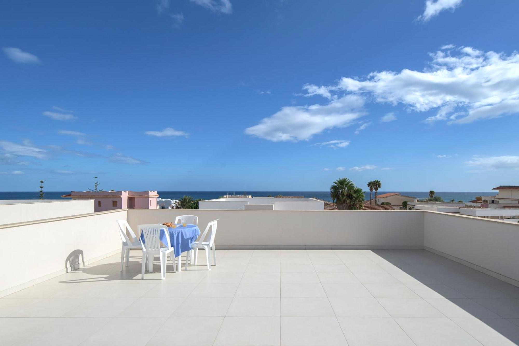 Dolcevitasuites - Modern 3 Bdr Villa In S. Lorenzo Рейтани Экстерьер фото