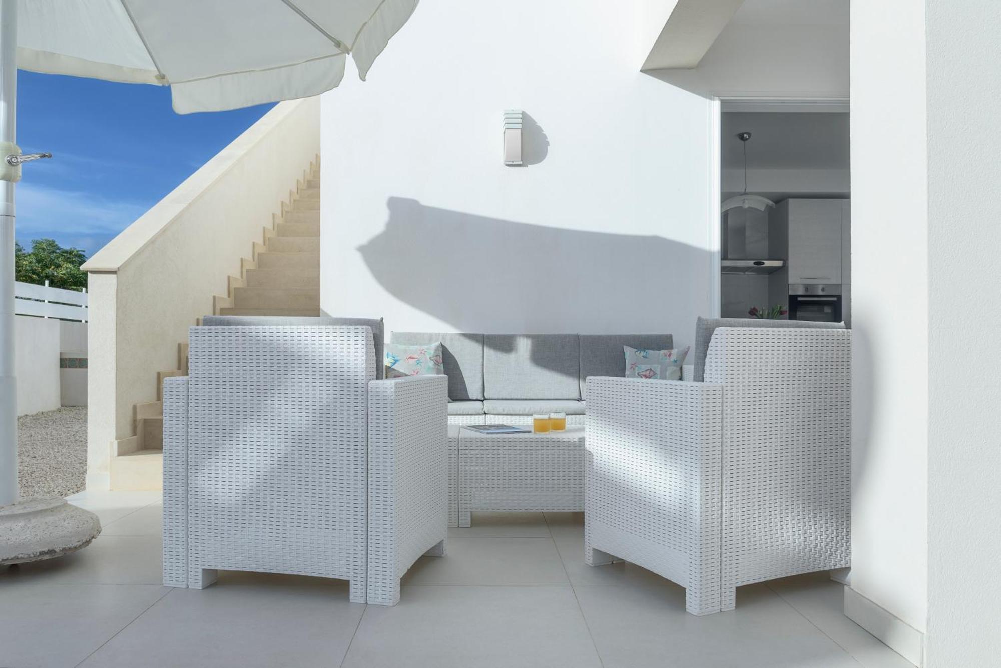 Dolcevitasuites - Modern 3 Bdr Villa In S. Lorenzo Рейтани Экстерьер фото