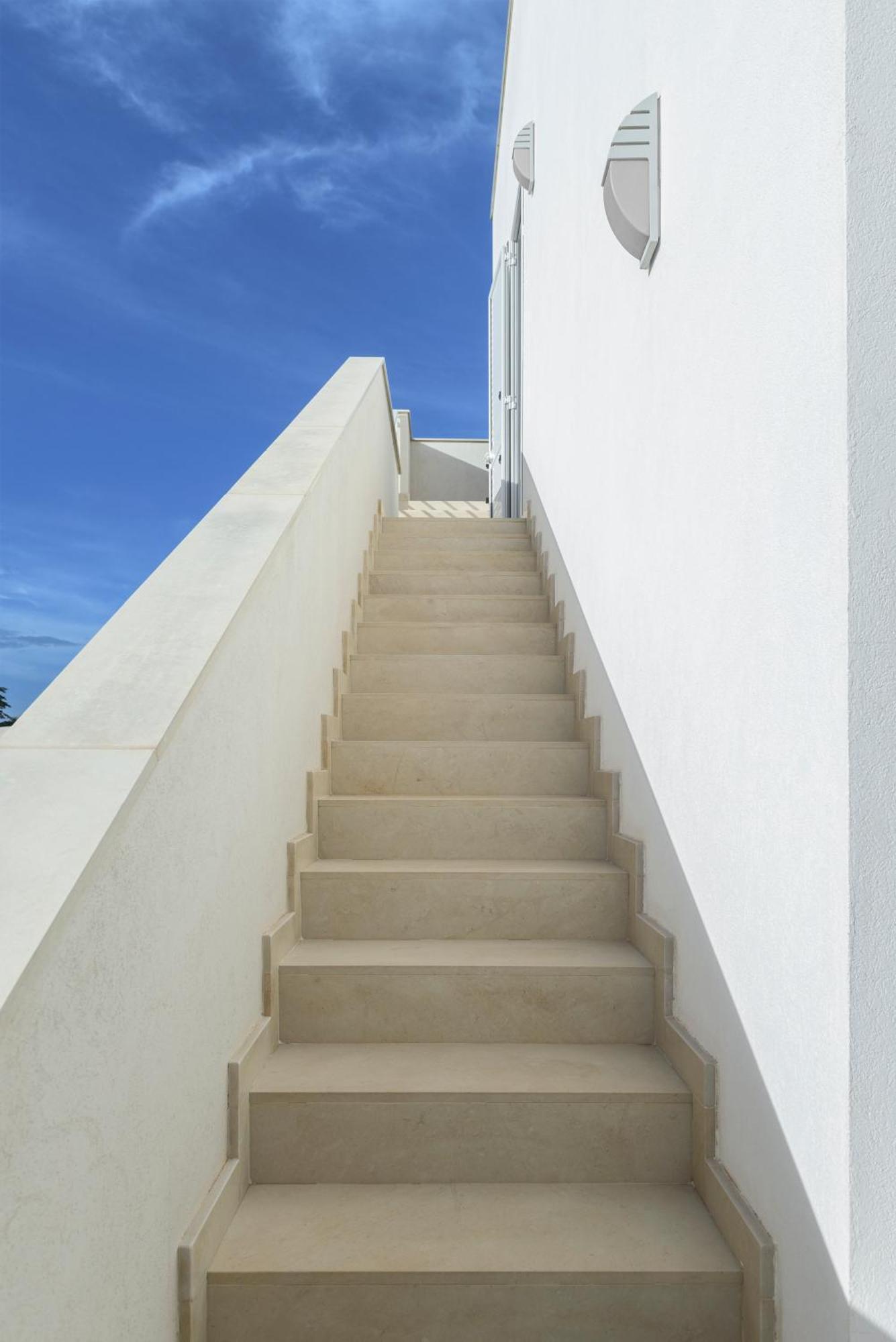Dolcevitasuites - Modern 3 Bdr Villa In S. Lorenzo Рейтани Экстерьер фото
