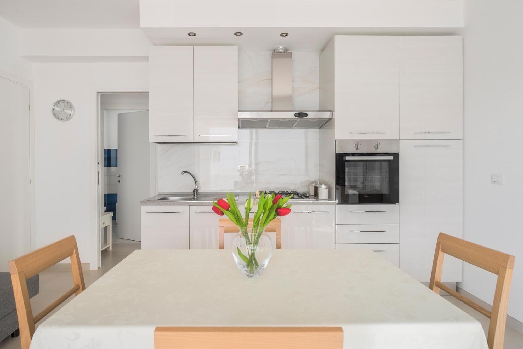 Dolcevitasuites - Modern 3 Bdr Villa In S. Lorenzo Рейтани Экстерьер фото
