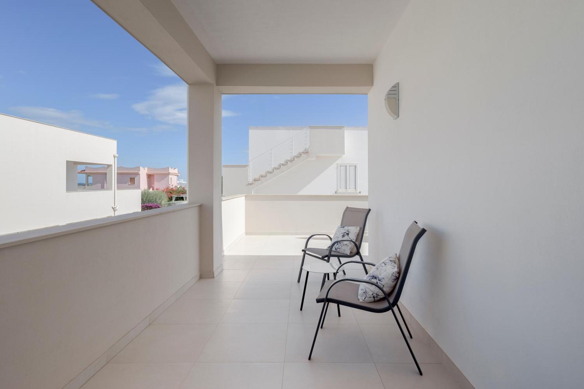 Dolcevitasuites - Modern 3 Bdr Villa In S. Lorenzo Рейтани Экстерьер фото